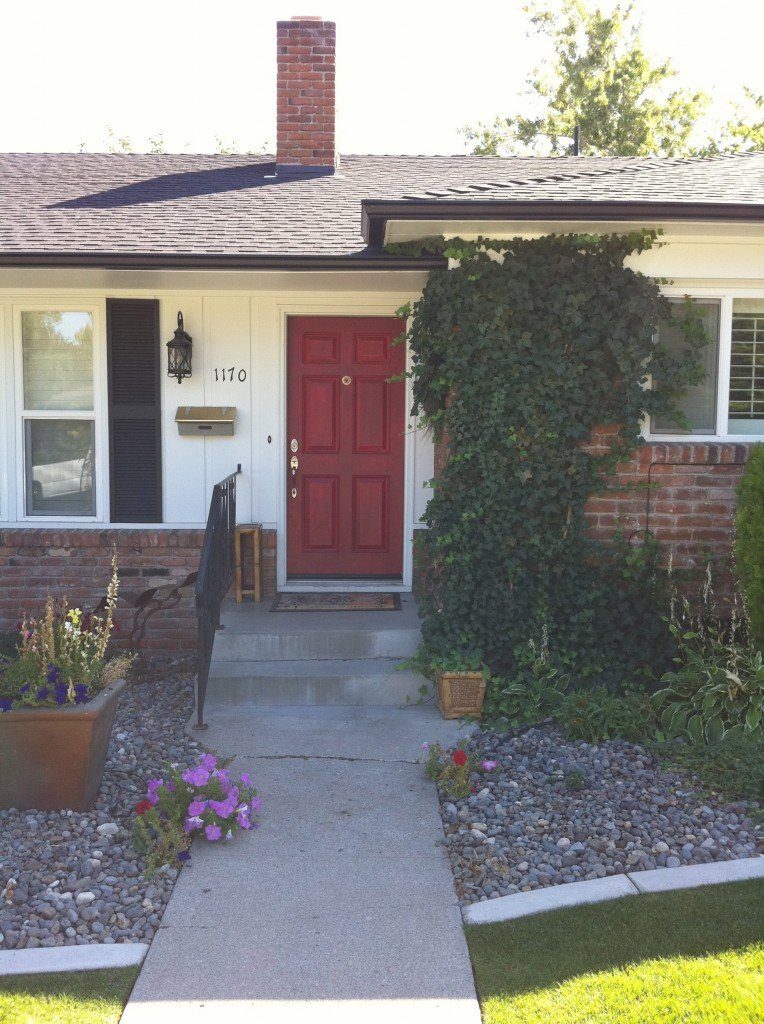 Seamless rain gutter installation in Saddlehorn, Reno, NV